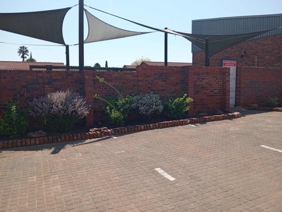 2 Bedroom Property for Sale in Langenhovenpark Free State
